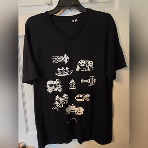 Uniqlo Black Graphic T-Shirt with White Illustrations Size Xl